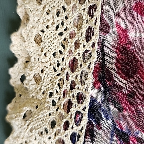 Candor floral with crochet trim shawl. Pinks,‎ purple and burgundy. - Picture 5 of 6